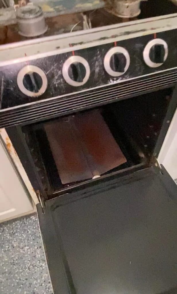 Landlord gas stove