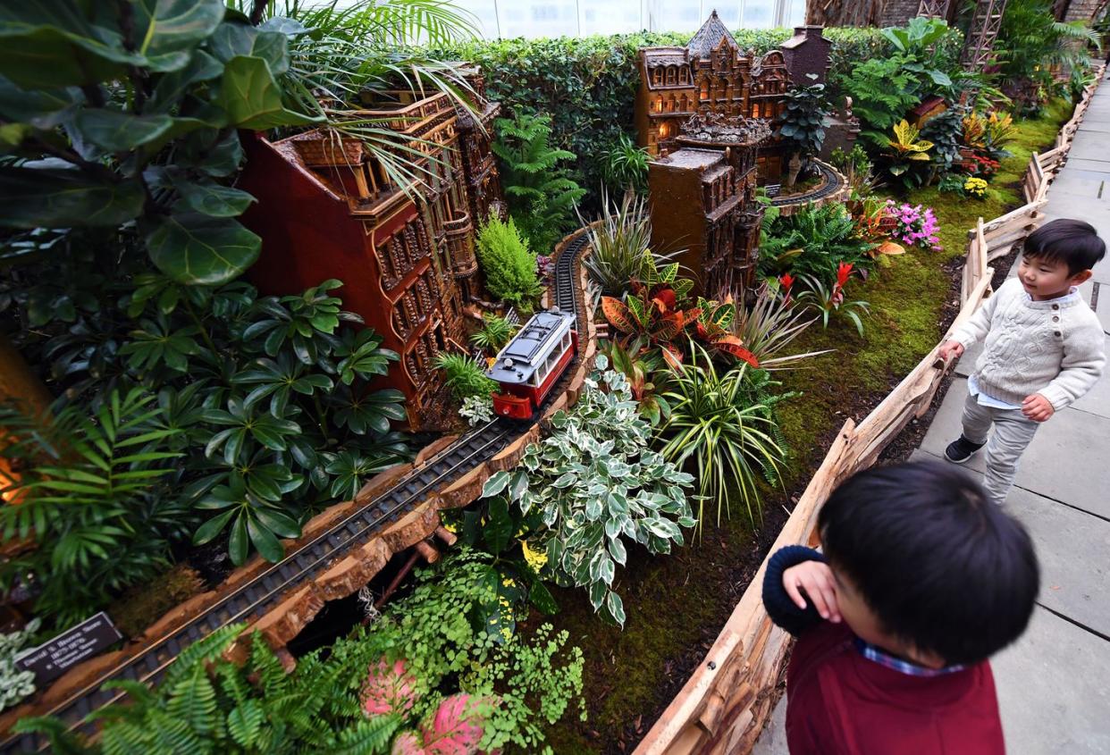 us new york holiday train show