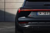 <p>Audi Q8 e-tron</p> 