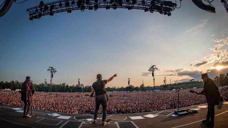 Bruce Springsteen and the E Street Band, photo by Rob DeMartin