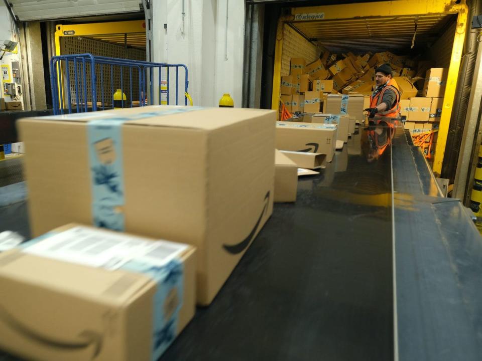 Unzählige Artikel wurden in einem Amazon-Lager zerstört - trotz gutem Zustand. (Bild: Business Insider)