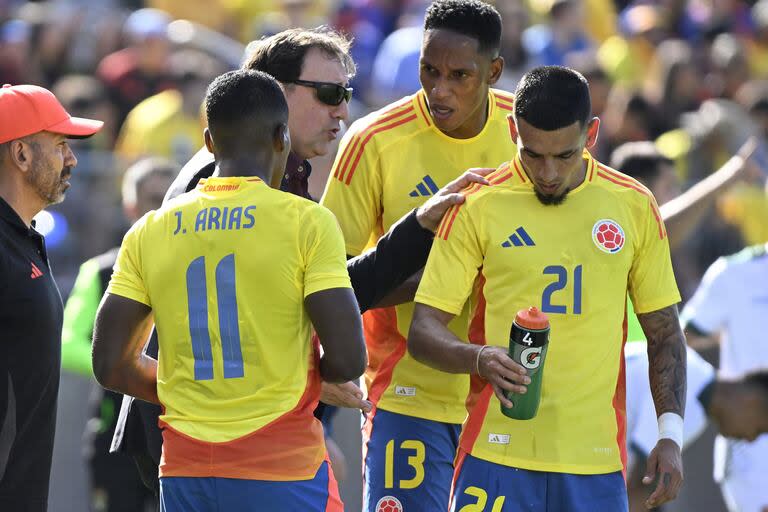 La selección de Colombia, dirigida por el argentino Néstor Lorenzo, debuta ante Paraguay