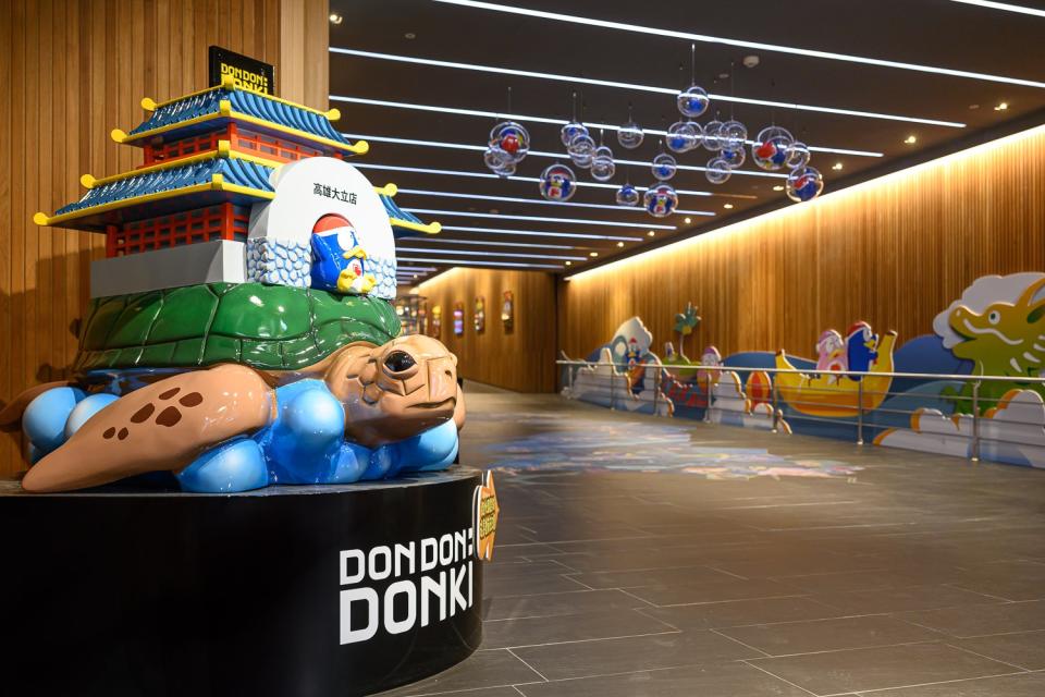 DON DON DONKI 全台最大店鋪插旗高雄。DON DON DONKI 提供