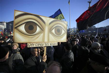 Pro-European integration protesters hold a rally in Independence square in central Kiev, December 29, 2013. REUTERS/Maxim Zmeyev