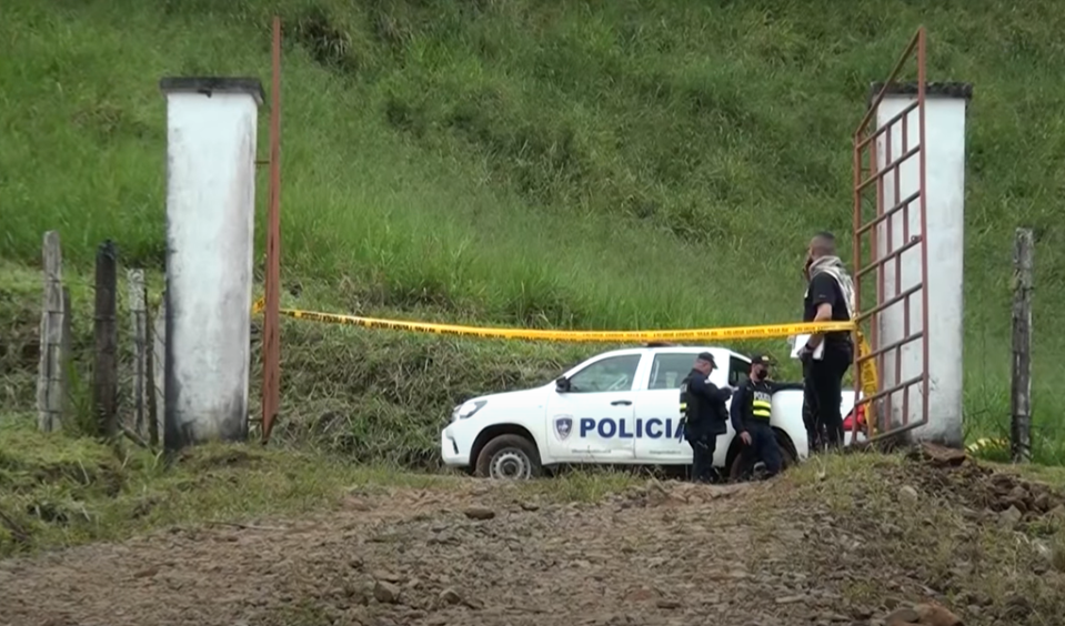 Police investigate the crime scene at the Costa Rica farm of Stephen Sandusky  (YouTube / TV Sur)