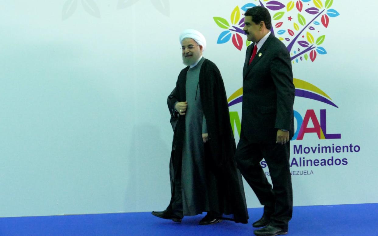 El expresidente iraní Hasan Rouhani y el presidente venezolano, Nicolás Maduro, en la ceremonia de inauguración de la Cumbre del Movimiento de Países No Alineados en Porlamar (Venezuela) en 2016. <a href="https://www.shutterstock.com/es/image-photo/porlamar-venezuela-september-17th-2016-iranian-510531838" rel="nofollow noopener" target="_blank" data-ylk="slk:Golden Brown / Shutterstock;elm:context_link;itc:0;sec:content-canvas" class="link ">Golden Brown / Shutterstock</a>