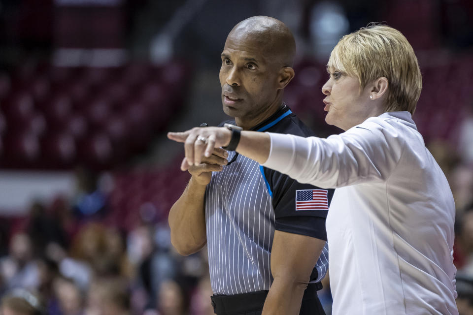 Alabama head coach Kristy Curry, right, argues a call during the second half of an NCAA college basketball game against LSU, Monday, Jan. 23, 2023, in Tuscaloosa, Ala. (AP Photo/Vasha Hunt)