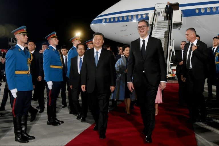 Nach einem Besuch in Frankreich hat Chinas Staatschef Xi Jinping seine Europareise mit einem Besuch in Serbien fortgesetzt. (DIMITRIJE GOLL)