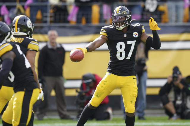 Steelers sport throwback uniforms vs. Ravens 