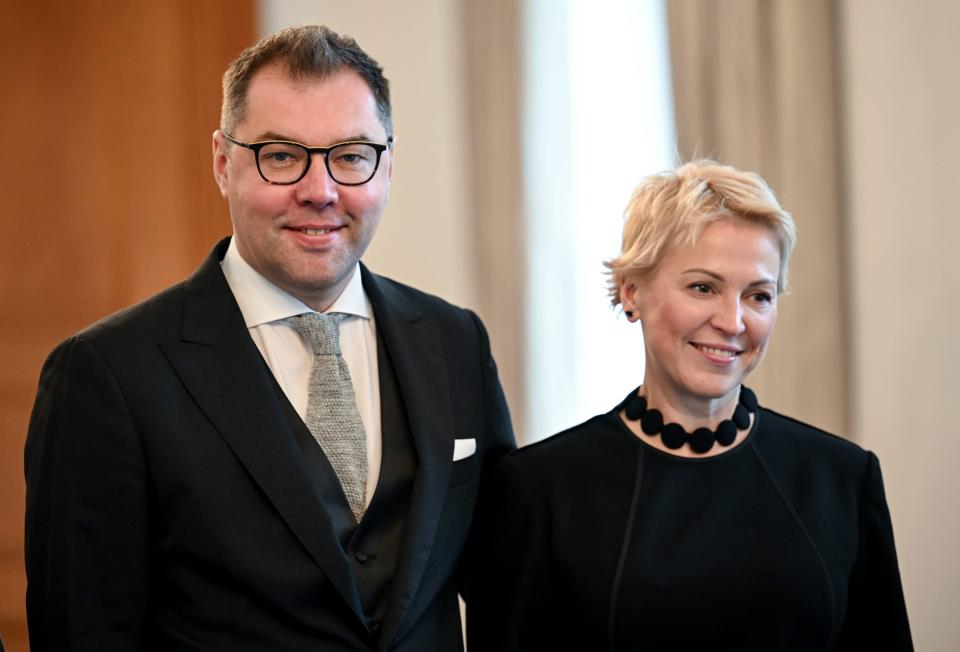 Oleksii Makeiev ist neuer Botschafter der Ukraine in Deutschland. Hier steht er mit seiner Frau Olena Makeiev im Schloss Bellevue von Bundespräsident Steinmeier. - Copyright: picture alliance/Britta Pedersen