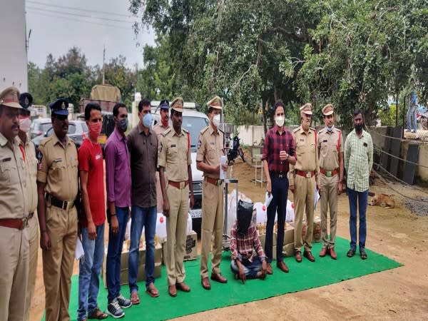 Police officials with arrested accused Sasi Kumar. (Photo/ANI)