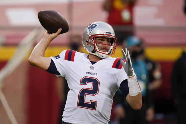 Patriots sign QB Brian Hoyer to a 1-year deal