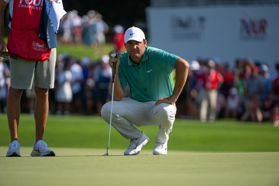 ATLANTA, GA - AUGUST 28: Scottie Scheffler (USA) lining up his putt on the 15th green during the final round of the PGA TOUR Championship on August 28, 2022 at East Lake Golf Club in Atlanta, GA. (Photo by John Adams/Icon Sportswire via Getty Images)