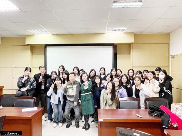 韓國漢陽大學再度由邊成圭教授帶領漢陽師生共計二十三人蒞臨淡水真理大學，展開為期兩週的華語文研習。（圖：真理大學提供）