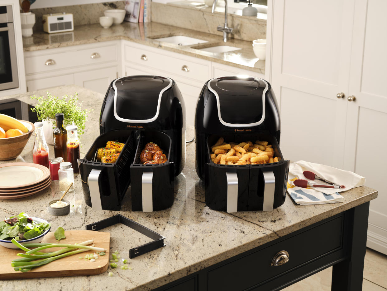 The air fryer features two separate 4.25L compartments that can be cleverly combined into one 8.5L basket to create a larger cooking space ideal for large family meals and batch cooking. (Russell Hobbs)