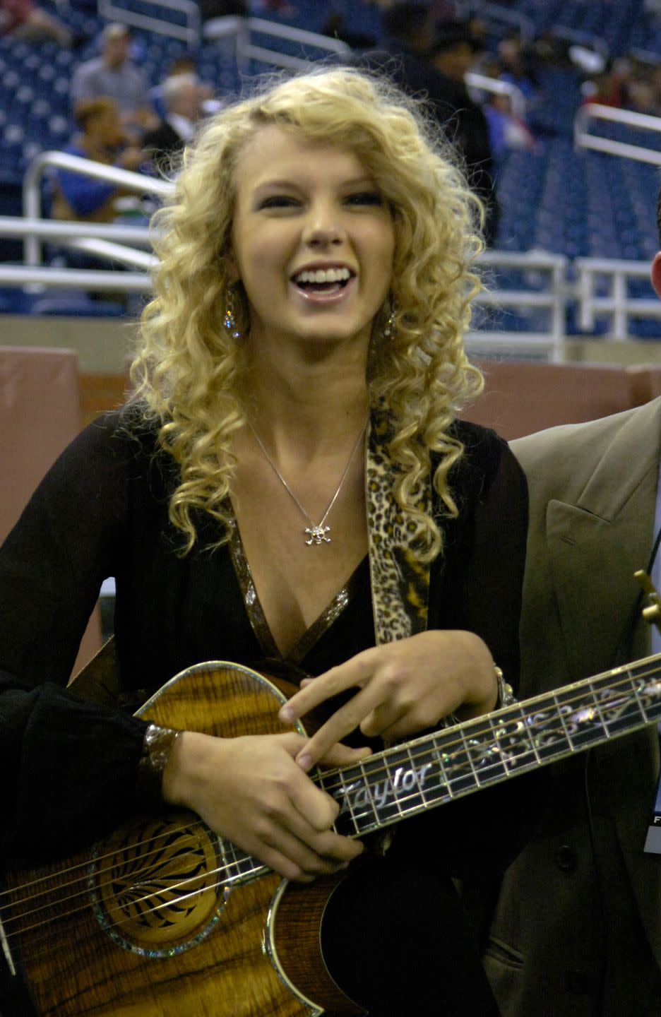 taylor swift sings the national anthem as the detroit lions host the miami dolphins in a thanksgiving day game nov 23, 2006 in detroit photo by al messerschmidtgetty images