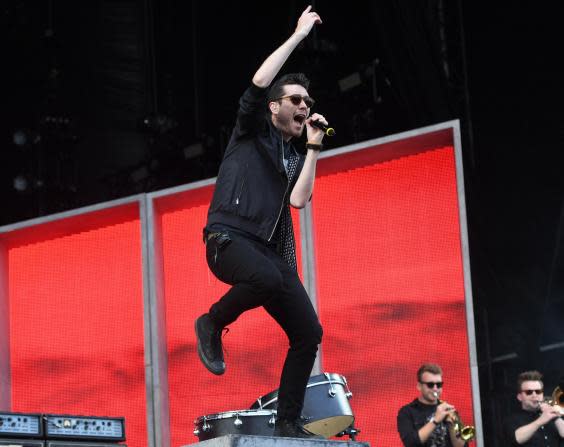 Dan Smith performs during a Bastille concert, 2016 (Getty)