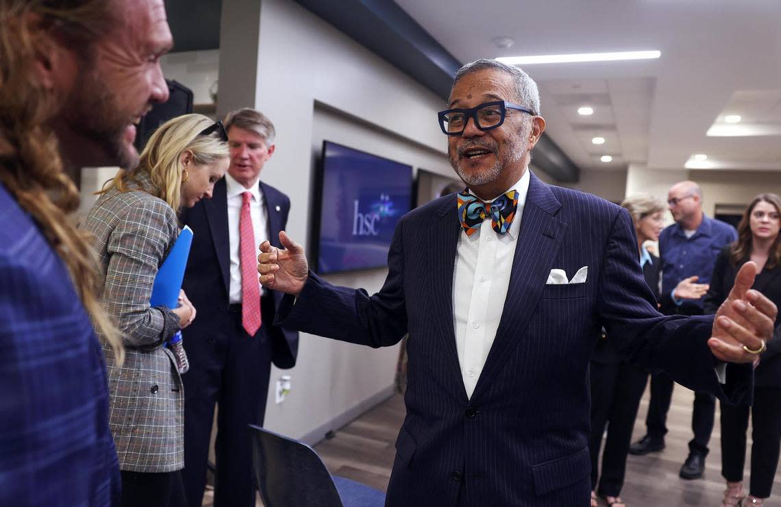 Dr. Sid O’Bryant, the lead researcher and executive director of the Institute for Translational Research, left, speaks with Tarrant County Commissioner Roy Brooks on Monday, October 3, 2022. Brooks said he is enrolled in O’Bryants Alzheimers research trial.