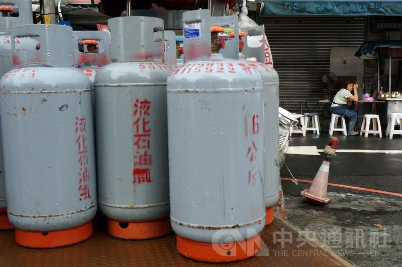 明天（2日）凌晨零時起，9月份家庭用液化石油氣（桶裝瓦斯）、工業用丙烷、丁烷、混合丙丁烷及車用液化石油氣價格皆不調整。（檔案照）