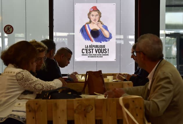 Des militants La République en Marche lors d'une réunion à Bordeaux, en 2019. (Photo: GEORGES GOBET via Getty Images)