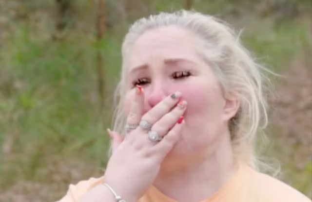 <p>WE TV</p> Mama June Shannon cries upon learning of Anna Cardwell's death