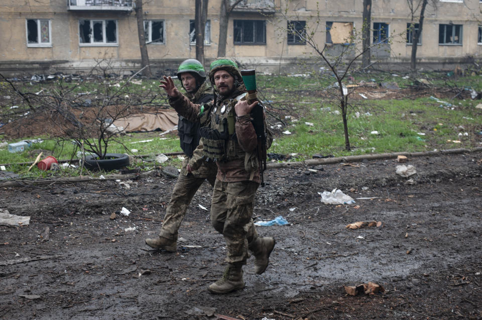 烏克蘭緊急調派盧甘斯克邊防突擊隊，支援巴赫姆特包圍戰。(畫面來源：AP)