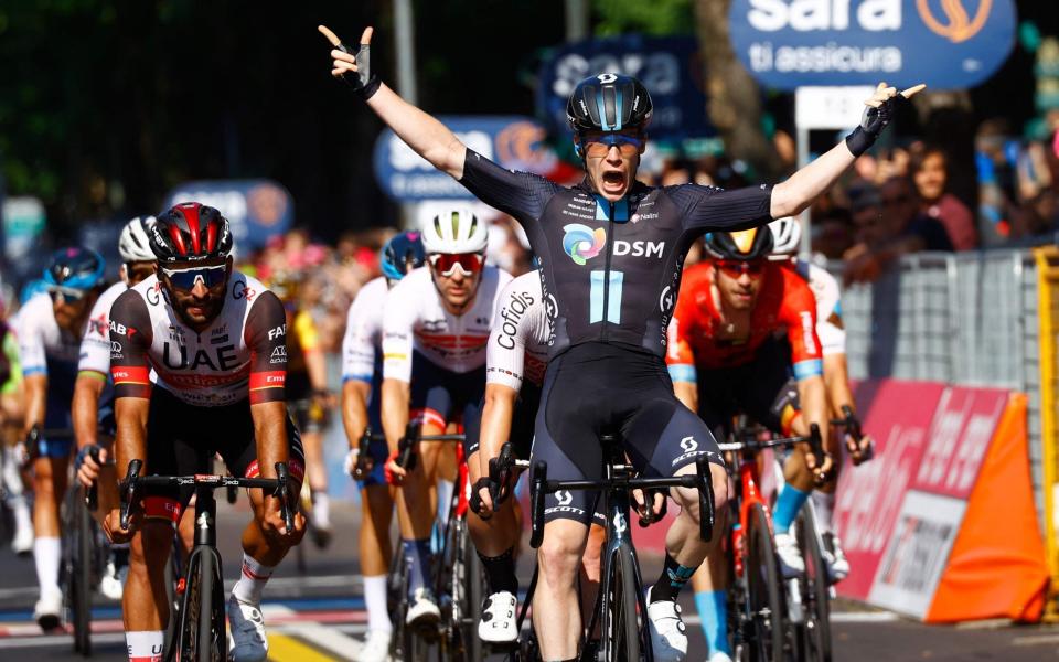 Alberto Dainese - Alberto Dainese lands Italy's first win on stage 11 as Juan Pedro Lopez keeps Giro d'Italia lead - GETTY IMAGES