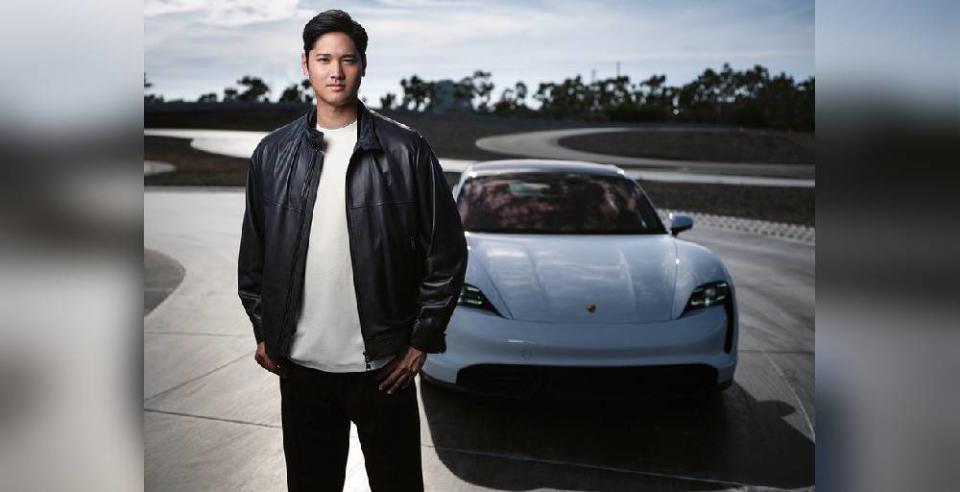 日本保時捷更找上大谷翔平擔任品牌大使，還拍攝一系列他與Taycan電動車的形象照。(圖片來源/ Porsche)