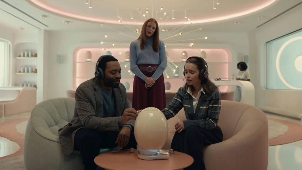 The Pod Generation Trailer Shows Emilia Clarke & Chiwetel Ejiofor Try a New Way of Parenting