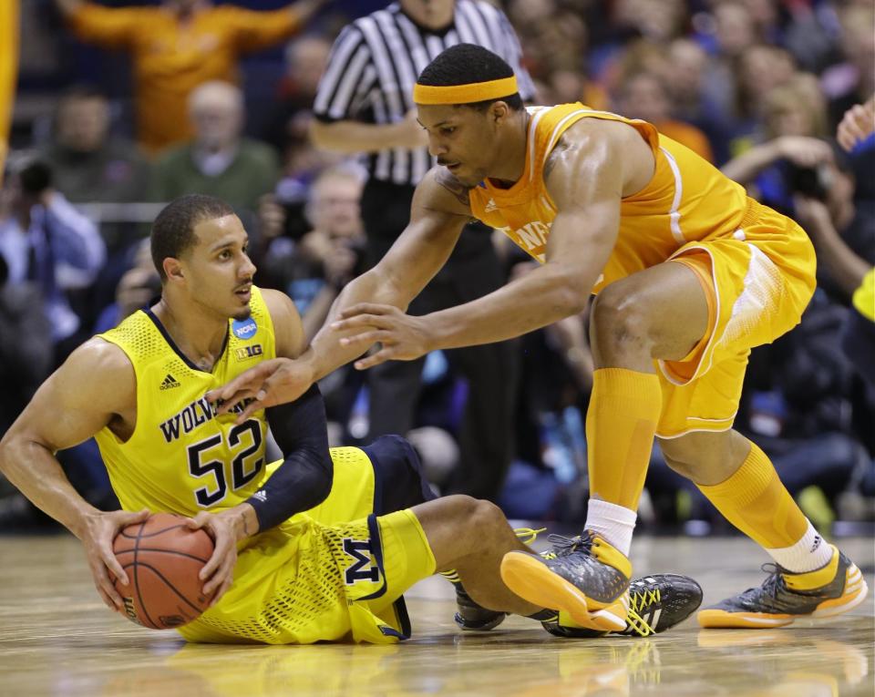Michigan's Jordan Morgan and Tennessee's Jarnell Stokes go after a loose ball during the first half of an NCAA Midwest Regional semifinal college basketball tournament game Friday, March 28, 2014, in Indianapolis. (AP Photo/Michael Conroy)