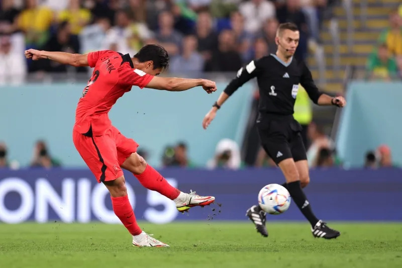 白昇浩轟入「世界波」。（圖：Twitter @fifaworldcup_es）