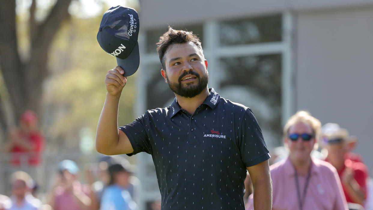  JJ Spaun acknowledges the crowd after his win in the 2022 Valero Texas Open at TPC San Antonio 