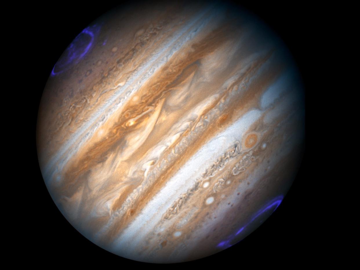 jupiter aurora hubble nasa