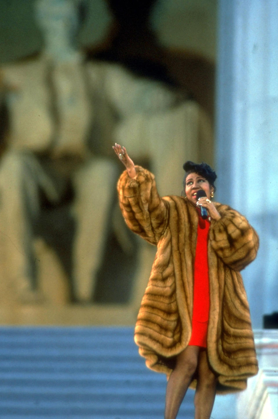 Aretha Franklin sings outside the Lincoln Memorial during Bill Clinton’s inauguration week in 1993.