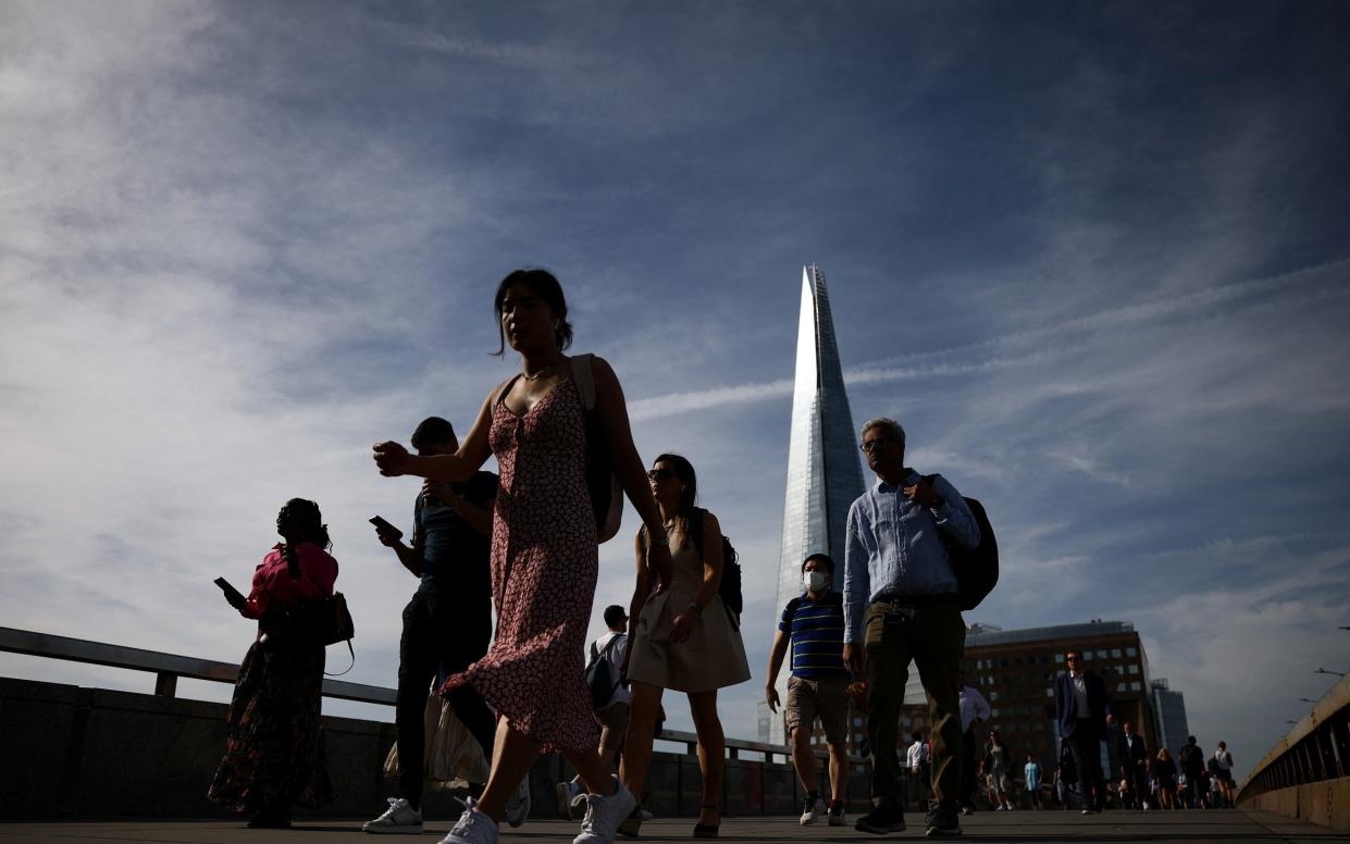 commuters london bridge