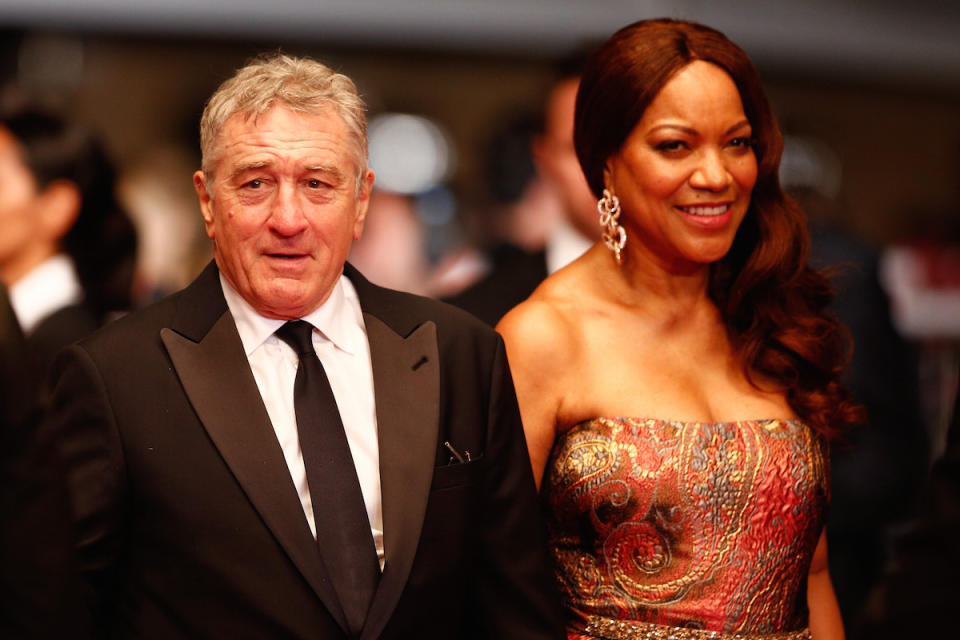 <p>Robert de Niro ist Vater von sechs Kindern, wobei er sich mit diesen so gut wie nie in der Öffentlichkeit präsentiert. Zu Premieren begleitet ihn meist lediglich seine Frau, Grace Hightower, mit der er seit 1997 verheiratet ist.<br></p>