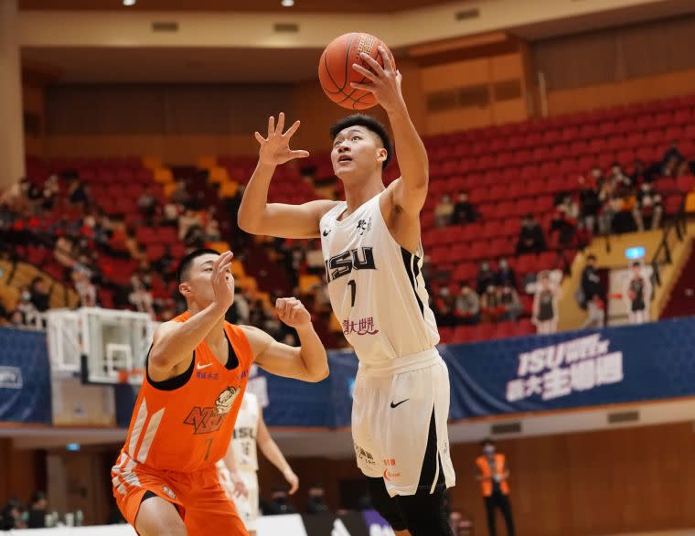 義守大學邱子軒UBA生涯新高36分12籃板。大會提供