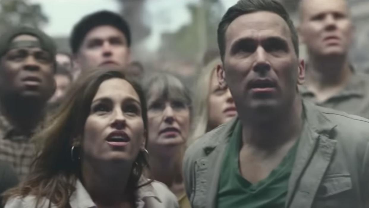  Amy Jo Johnson and Jason David Frank in 2017 Power Rangers reboot movie 