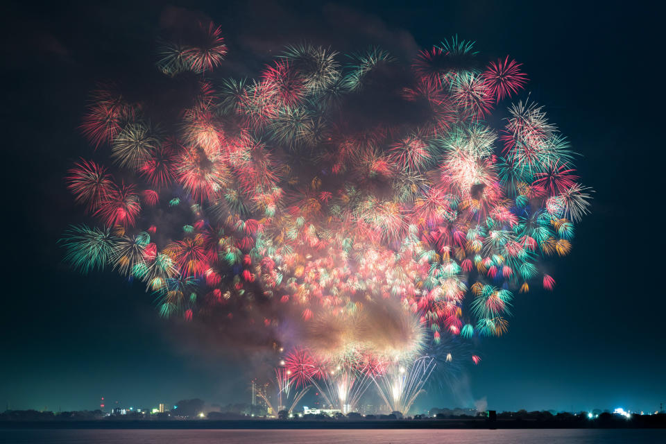 Photographer travels across Japan snapping incredible firework displays