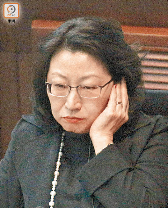 鄭若驊被批評檢控「應告唔告」，屢次「放生」黎智英。