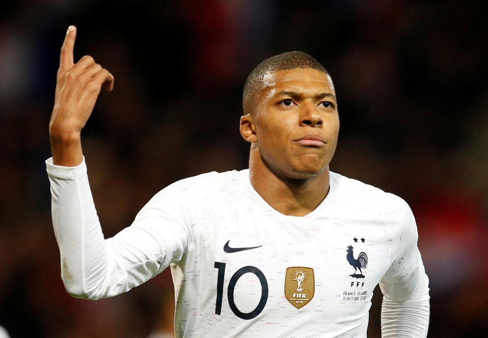 Alors que Ronaldo et Messi ont longtemps été les deux footballeurs les mieux payés de la planète, c'est désormais Mbappé qui a le meilleur salaire. 