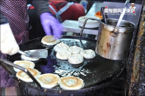 《基隆景點美食小吃》基隆中正公園．壽山亭龍貓公車站彩繪．周記豆漿店在地早午餐