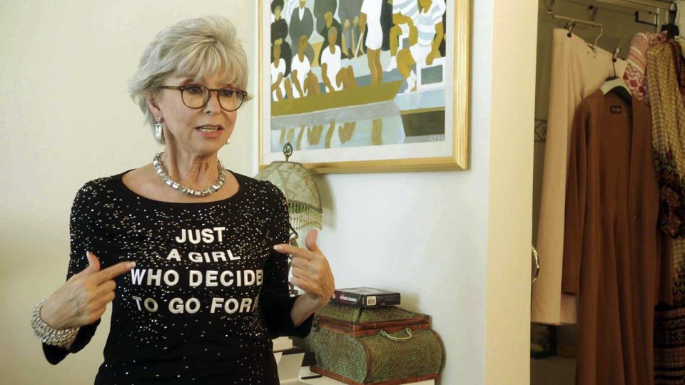 En esta imagen difundida por el Instituto Sundance, Rita Moreno en una escena del documental "Rita Moreno: Just a Girl Who Decided to Go For It", parte de la selección oficial del Festival de Cine de Sundance 2021. (Sundance Institute vía AP)