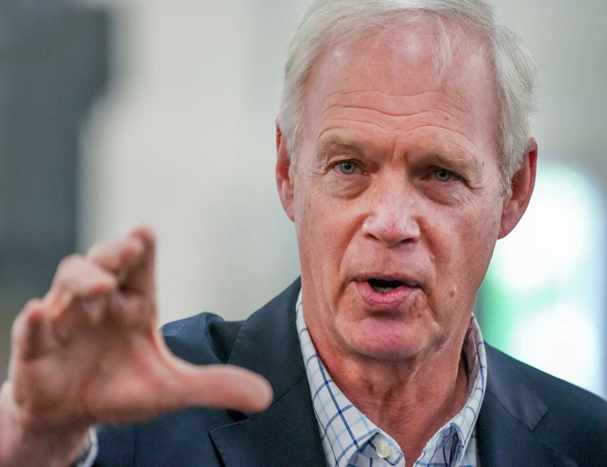 After testimony that agents feared for their lives, Ron Johnson says Jan. 6 comm..