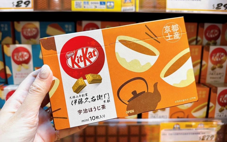 唐吉訶德「日本零食」TOP12 KitKat伊藤久右衛門宇治焙茶可可風味餅乾 圖片來源：LOOKin編輯拍攝