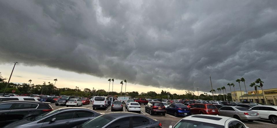 Dark storm clouds loom over Sarasota at Beneva and Fruitville roads ahead of Hurricane Idalia on Aug. 29, 2023.