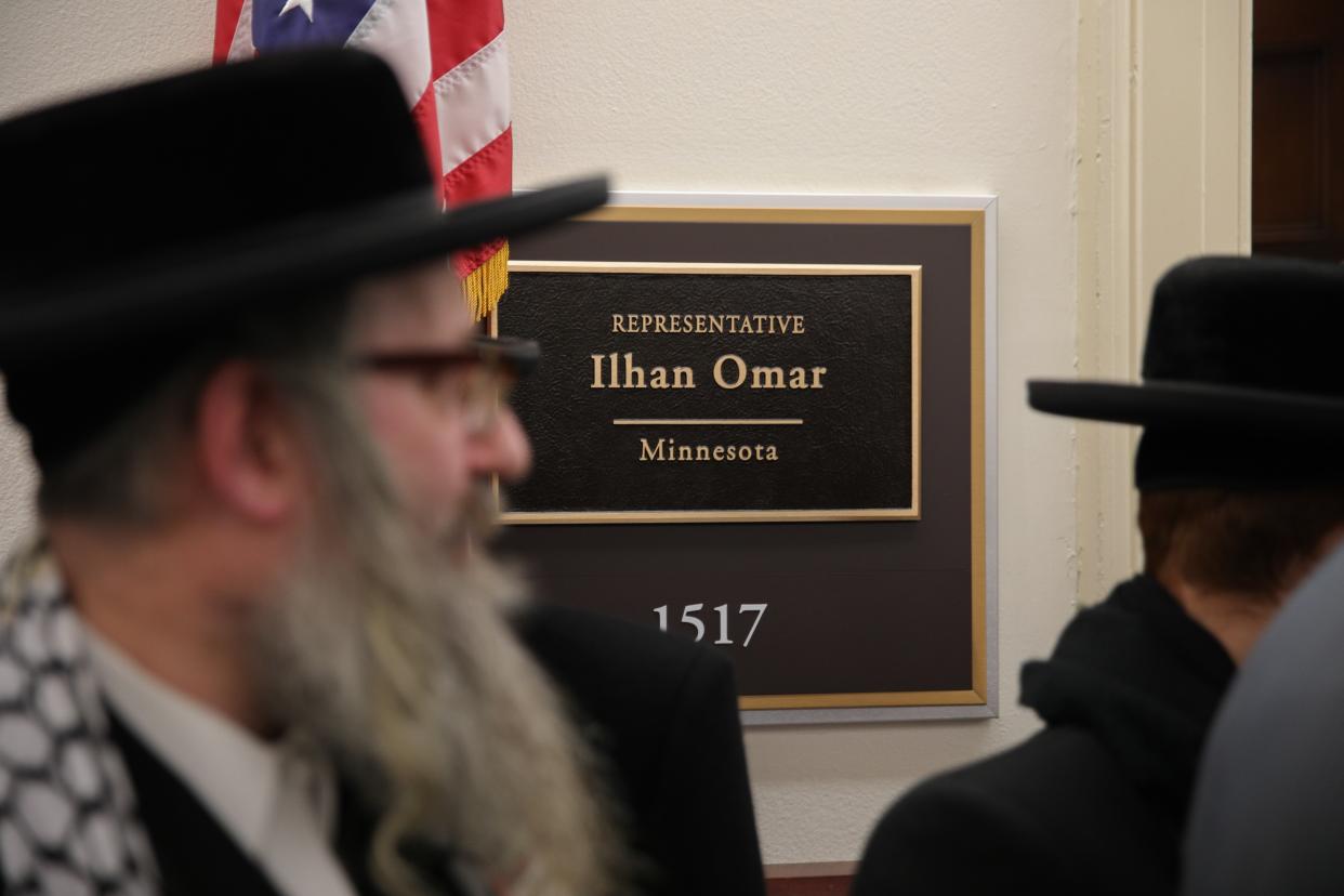 Members of Jews United Against Zionism. (Photo: Yasin Ozturk/Anadolu Agency/Getty Images)