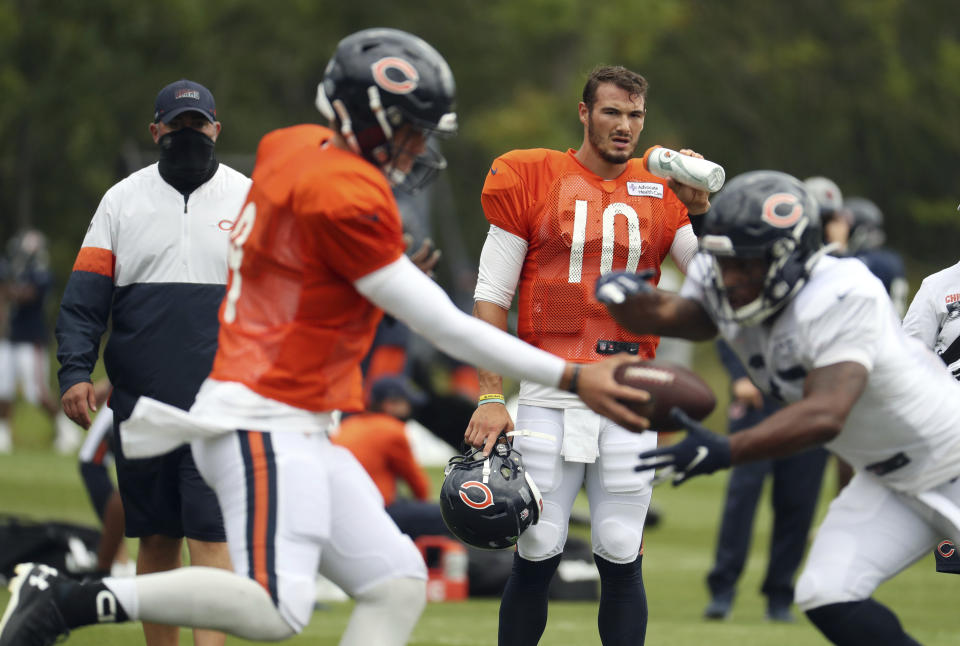 Will Mitchell Trubisky (10) or Nick Foles (9) win the Bears' QB competition? Here's how it will be decided. (Brian Cassella/Chicago Tribune via AP, Pool)