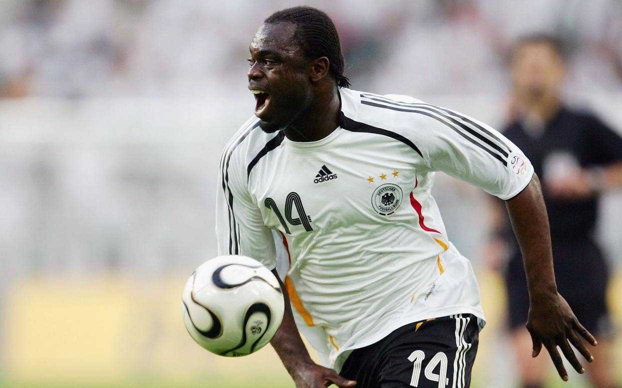 Ex-Nationalspieler Gerald Asamoah berichtet im Amazon-Dokumentarfilm "Schwarze Adler" von seinen Erfahrungen als schwarzer Fußballprofi in Deutschland. (Bild: 2006 Getty Images/Vladimir Rys)