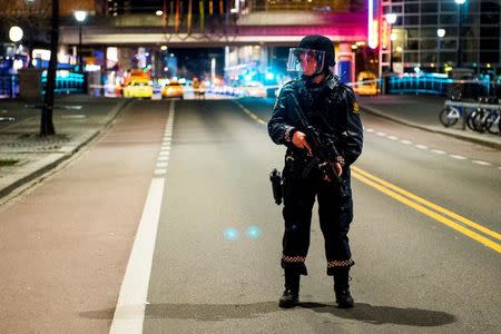 Police have block a area in central Oslo and arrested a man after the discovery of "bomb-like device", in Oslo, Norway April 8, 2017. Fredrik Varfjell/NTB Scanpix via REUTERS